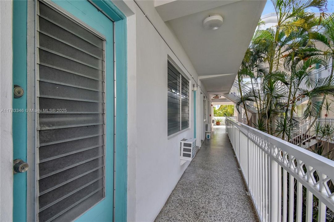 Recently Sold: $210,000 (1 beds, 1 baths, 700 Square Feet)