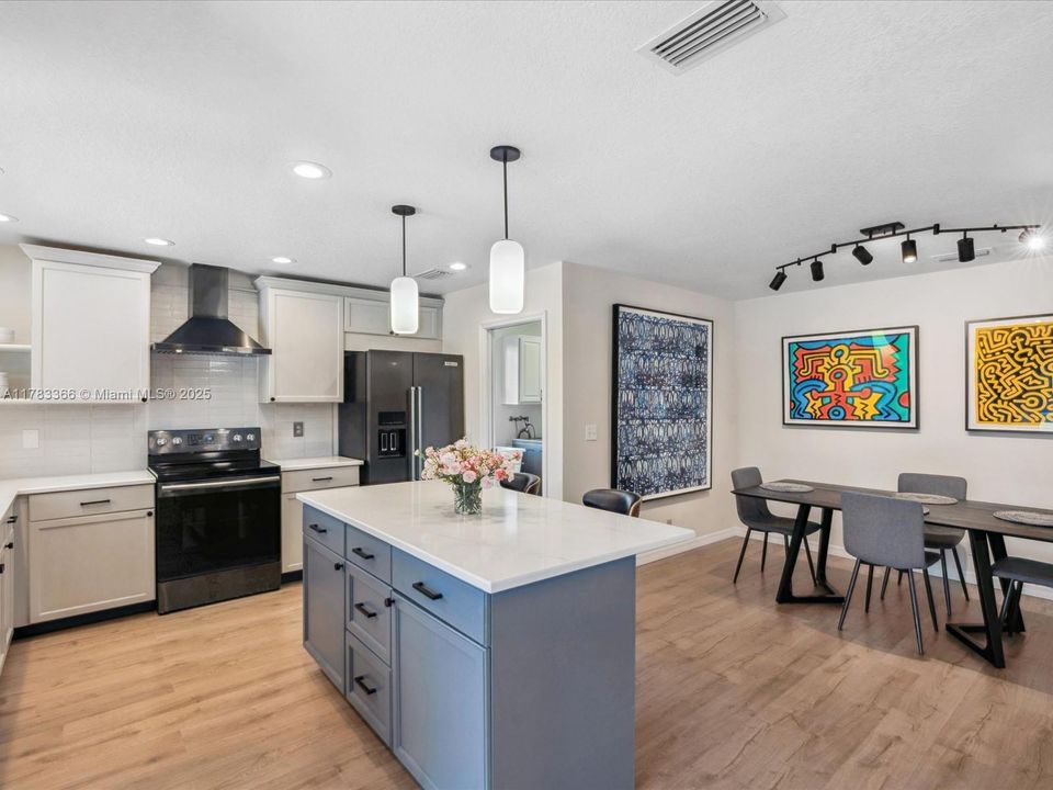 最近售出: $799,325 (3 贝兹, 2 浴室, 2059 平方英尺)