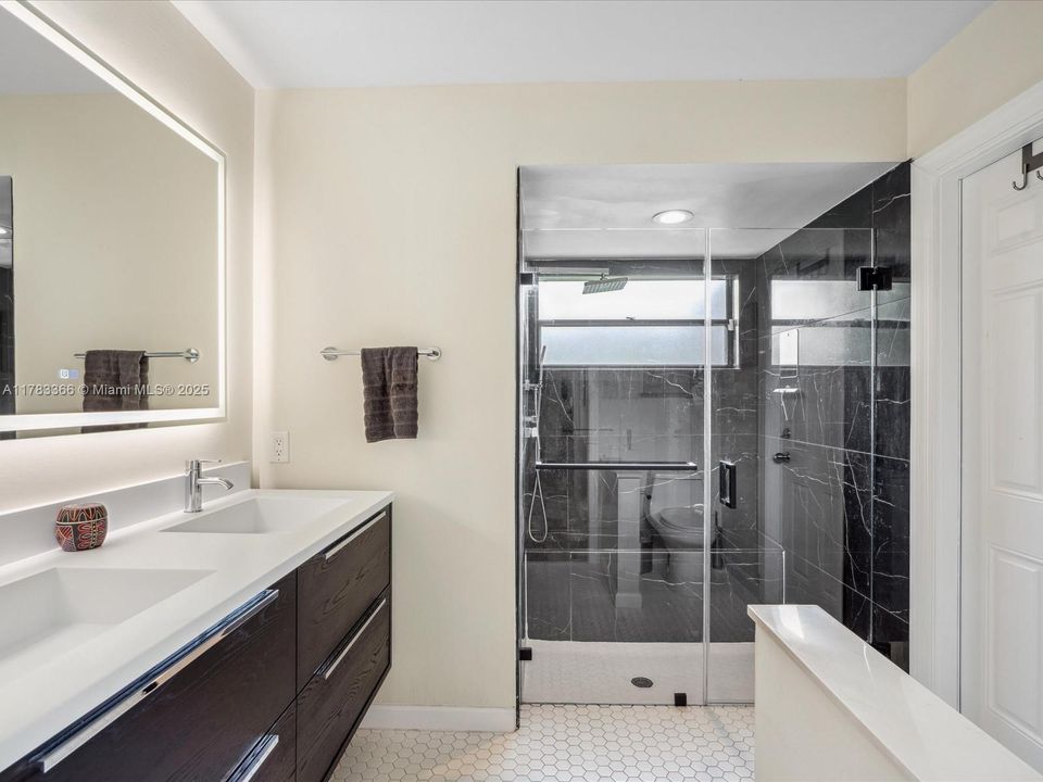 最近售出: $799,325 (3 贝兹, 2 浴室, 2059 平方英尺)