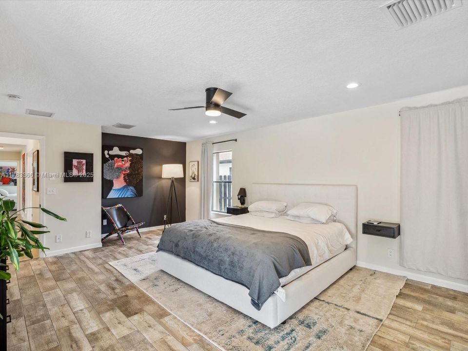 最近售出: $799,325 (3 贝兹, 2 浴室, 2059 平方英尺)