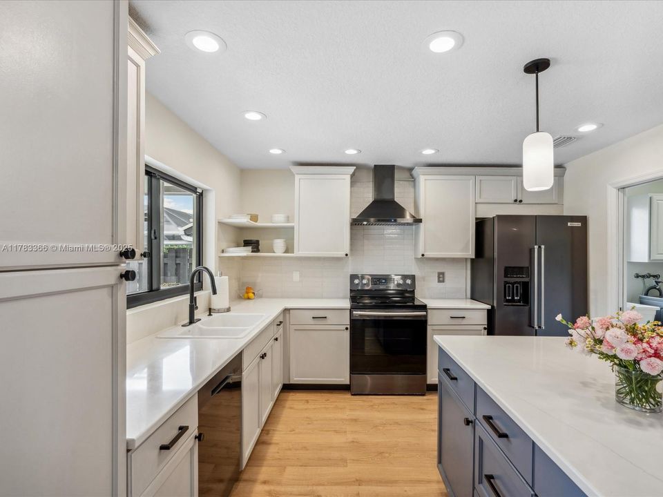 最近售出: $799,325 (3 贝兹, 2 浴室, 2059 平方英尺)