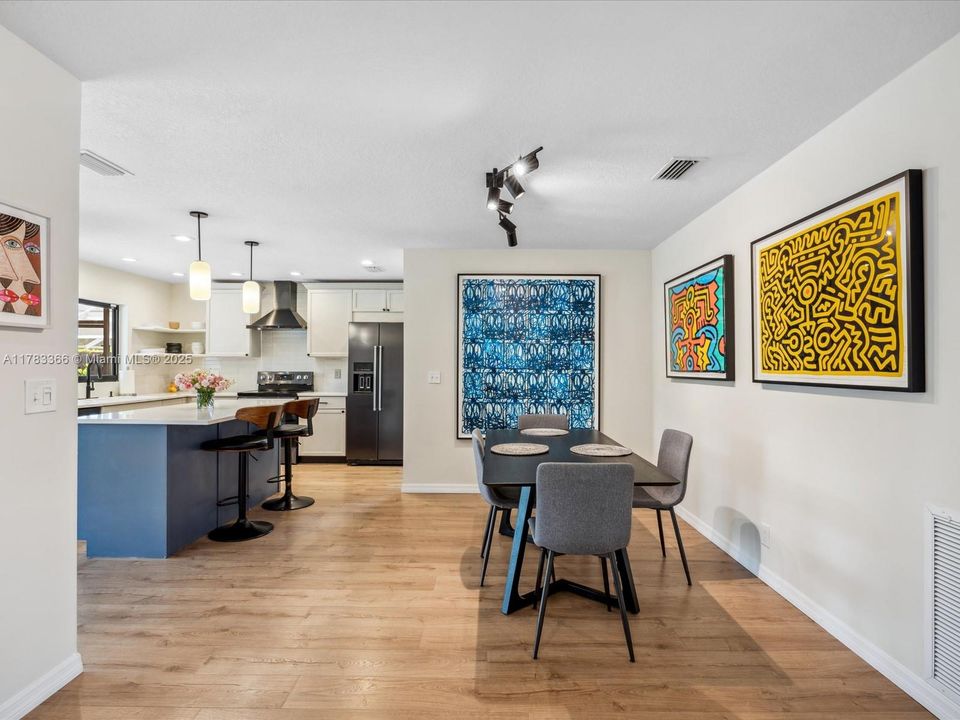 最近售出: $799,325 (3 贝兹, 2 浴室, 2059 平方英尺)