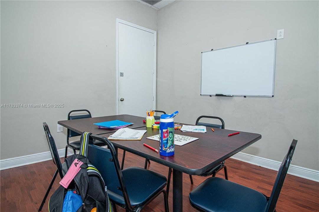 出租: $750 (0 贝兹, 0 浴室, 0 平方英尺)