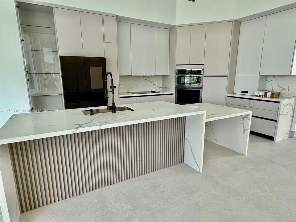 Недавно арендовано: $11,500 (5 спален, 3 ванн, 3636 Квадратных фут)