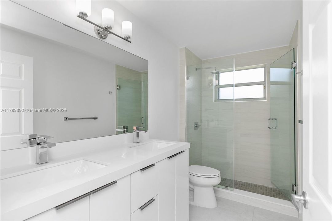 Recently Rented: $8,000 (5 beds, 3 baths, 3033 Square Feet)