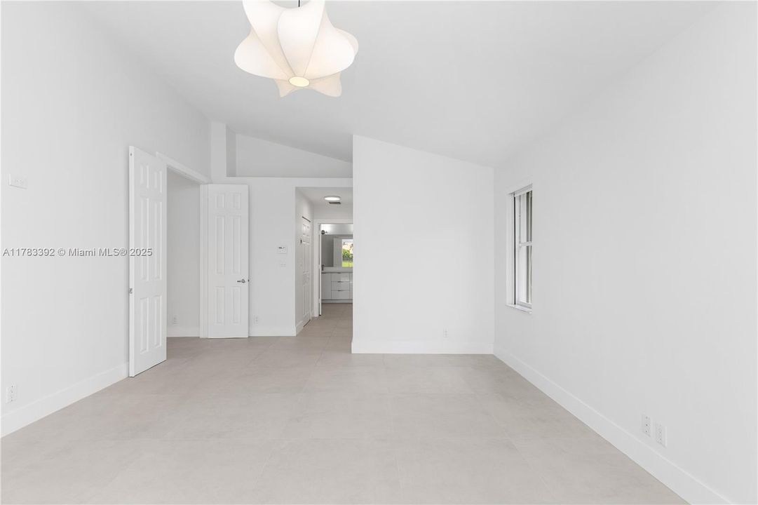 Recently Rented: $8,000 (5 beds, 3 baths, 3033 Square Feet)