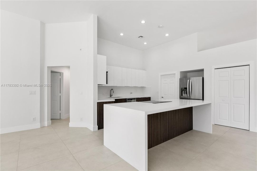 Recently Rented: $8,000 (5 beds, 3 baths, 3033 Square Feet)