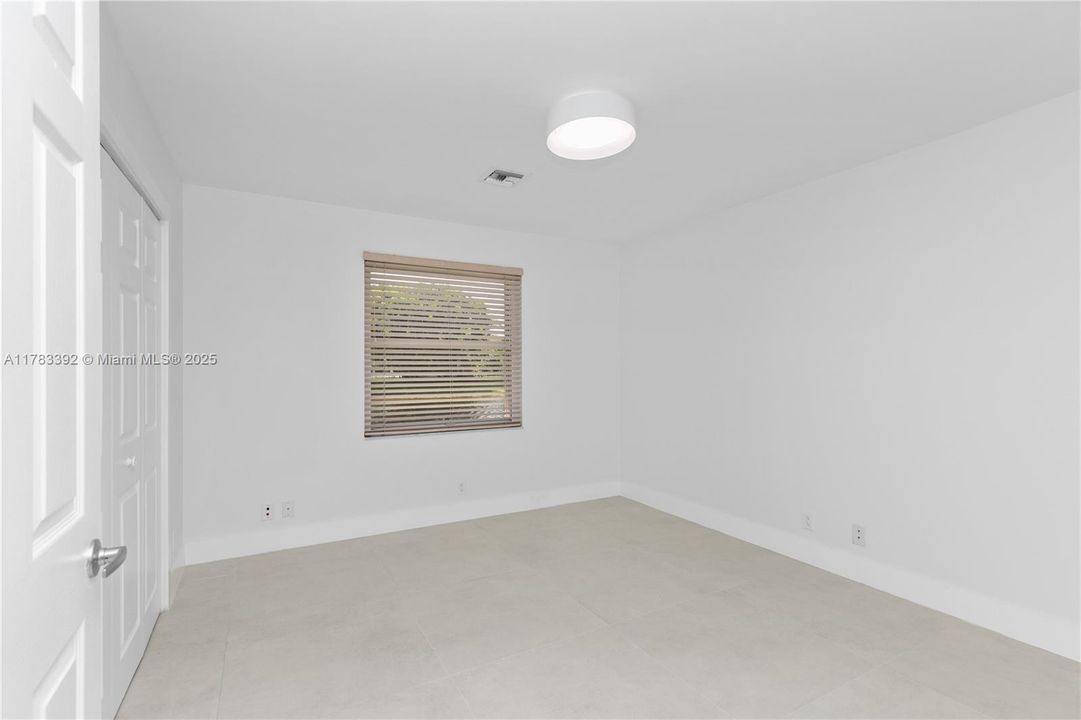 Recently Rented: $8,000 (5 beds, 3 baths, 3033 Square Feet)