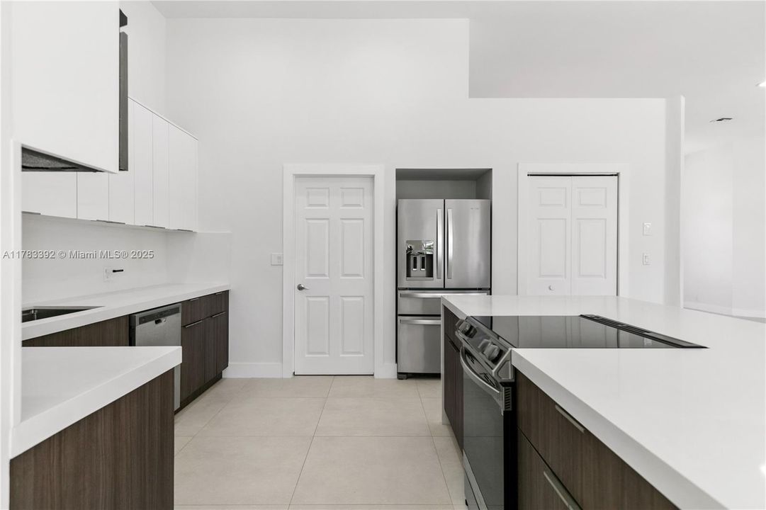 Recently Rented: $8,000 (5 beds, 3 baths, 3033 Square Feet)