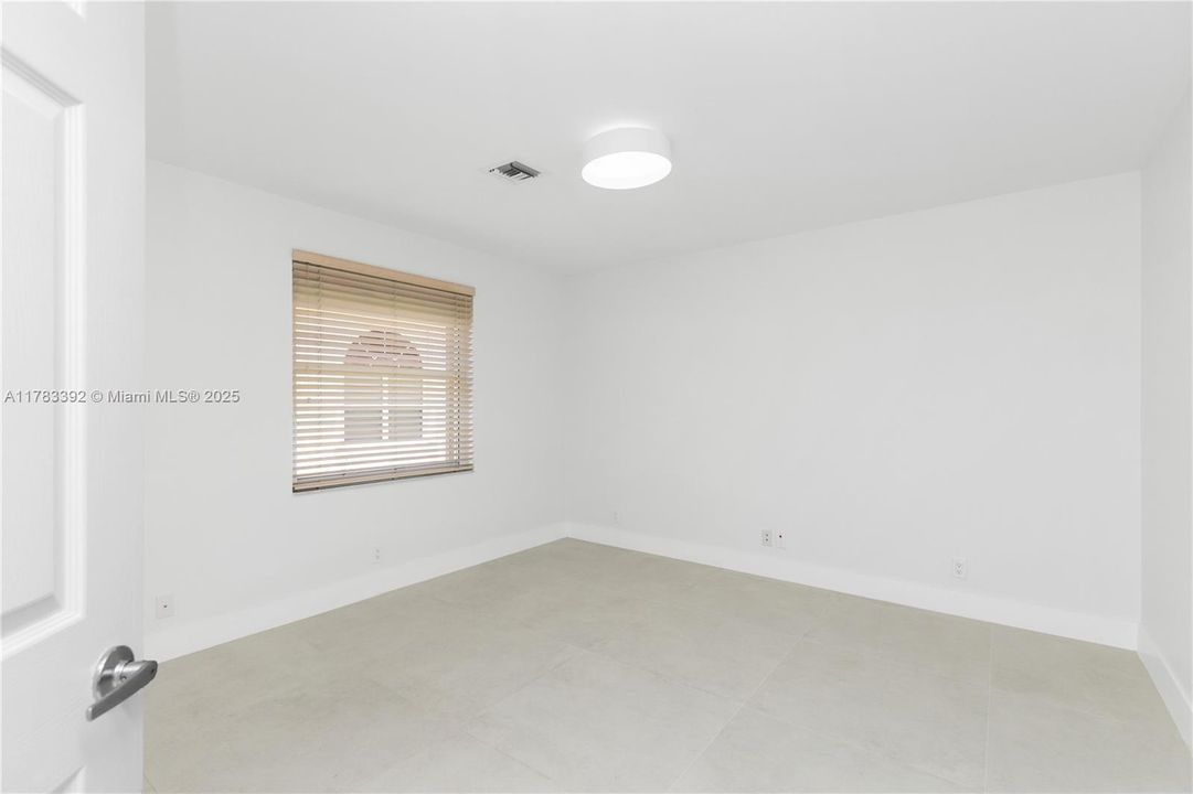 Recently Rented: $8,000 (5 beds, 3 baths, 3033 Square Feet)