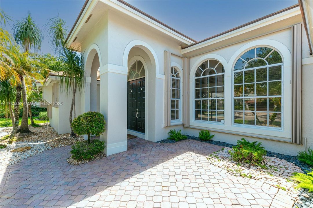 Recently Rented: $8,000 (5 beds, 3 baths, 3033 Square Feet)