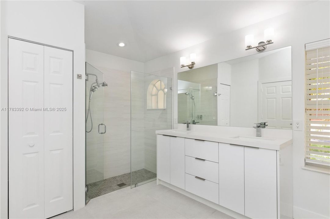 Recently Rented: $8,000 (5 beds, 3 baths, 3033 Square Feet)