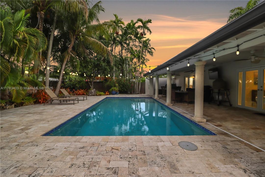 Недавно продано: $1,000,000 (3 спален, 2 ванн, 1404 Квадратных фут)