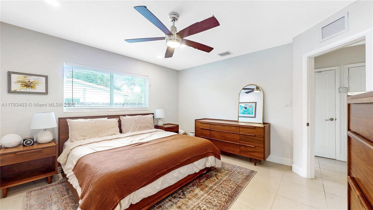 Недавно продано: $1,000,000 (3 спален, 2 ванн, 1404 Квадратных фут)