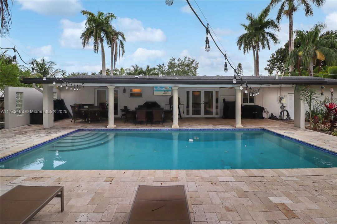 Недавно продано: $1,000,000 (3 спален, 2 ванн, 1404 Квадратных фут)