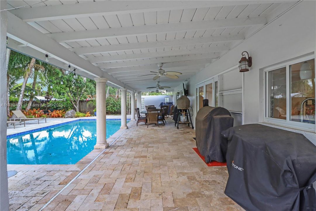 Недавно продано: $1,000,000 (3 спален, 2 ванн, 1404 Квадратных фут)