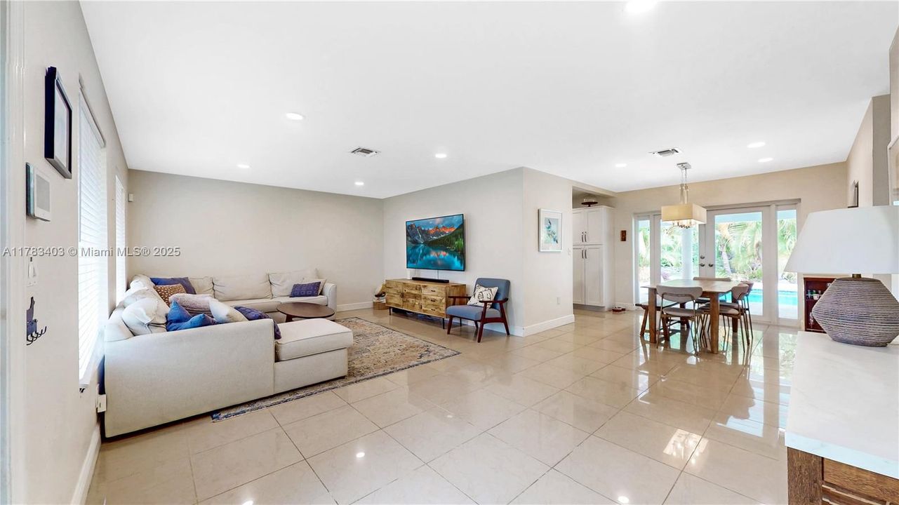 Недавно продано: $1,000,000 (3 спален, 2 ванн, 1404 Квадратных фут)