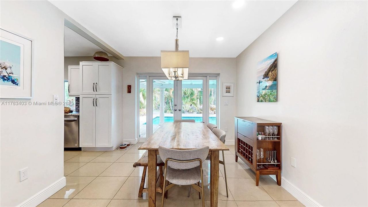 Недавно продано: $1,000,000 (3 спален, 2 ванн, 1404 Квадратных фут)