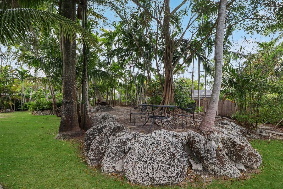 Недавно продано: $1,000,000 (3 спален, 2 ванн, 1404 Квадратных фут)