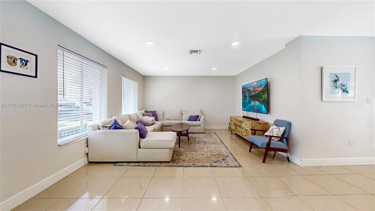 Недавно продано: $1,000,000 (3 спален, 2 ванн, 1404 Квадратных фут)