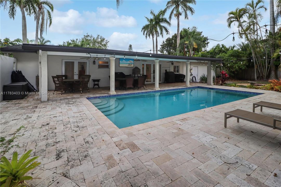 Недавно продано: $1,000,000 (3 спален, 2 ванн, 1404 Квадратных фут)