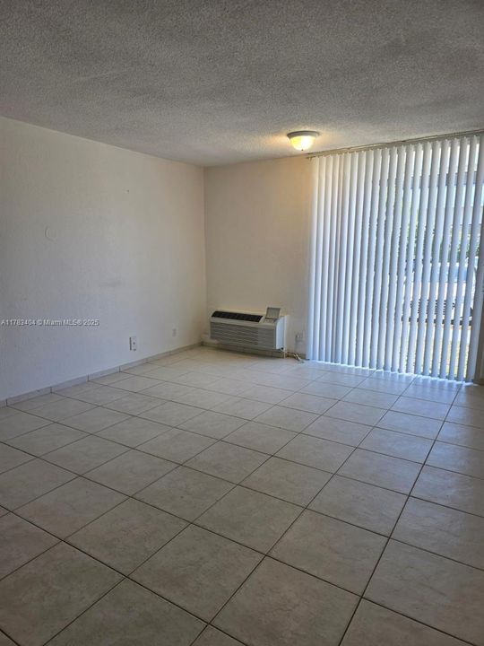 Recientemente alquilado: $1,300 (0 camas, 1 baños, 385 Pies cuadrados)