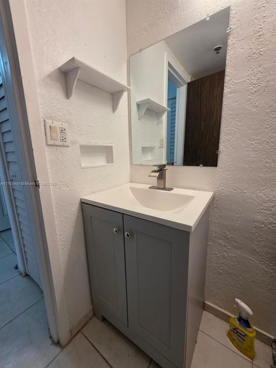 Recientemente alquilado: $1,300 (0 camas, 1 baños, 385 Pies cuadrados)