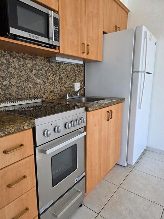 Recientemente alquilado: $1,300 (0 camas, 1 baños, 385 Pies cuadrados)