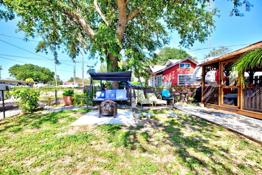 最近售出: $190,999 (3 贝兹, 2 浴室, 0 平方英尺)