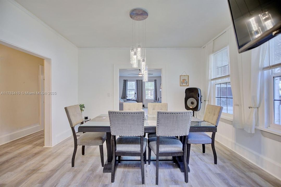 最近售出: $190,999 (3 贝兹, 2 浴室, 0 平方英尺)