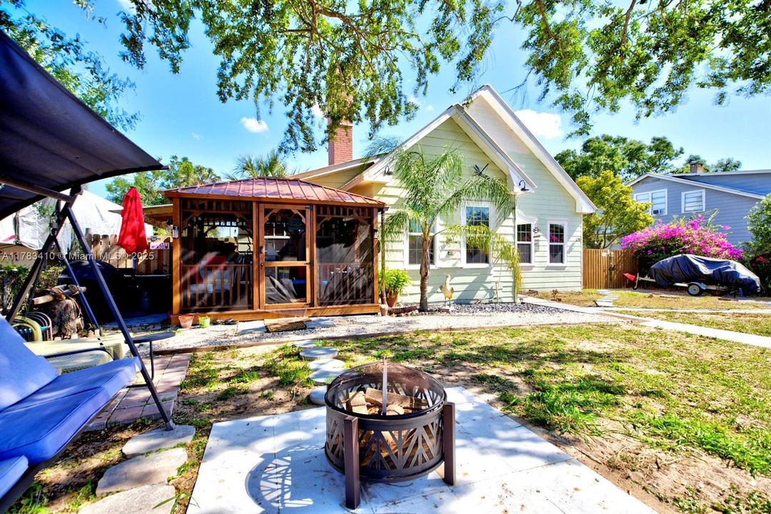 最近售出: $190,999 (3 贝兹, 2 浴室, 0 平方英尺)