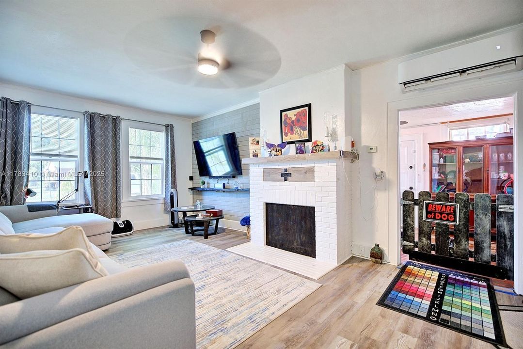 最近售出: $190,999 (3 贝兹, 2 浴室, 0 平方英尺)