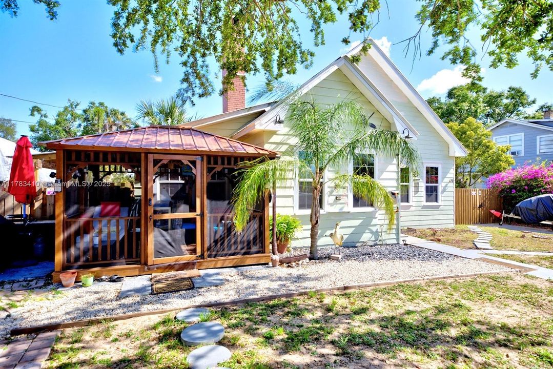 最近售出: $190,999 (3 贝兹, 2 浴室, 0 平方英尺)