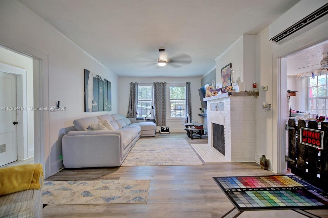 最近售出: $190,999 (3 贝兹, 2 浴室, 0 平方英尺)