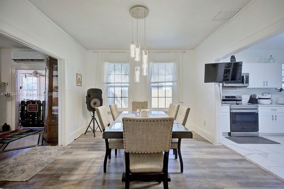 最近售出: $190,999 (3 贝兹, 2 浴室, 0 平方英尺)