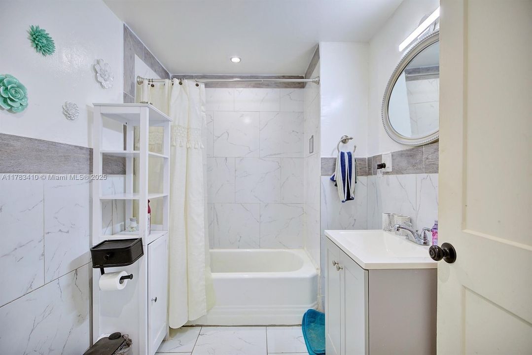 最近售出: $190,999 (3 贝兹, 2 浴室, 0 平方英尺)