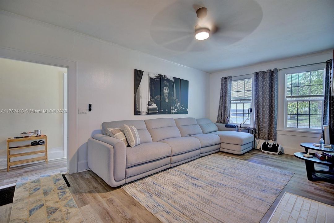 最近售出: $190,999 (3 贝兹, 2 浴室, 0 平方英尺)