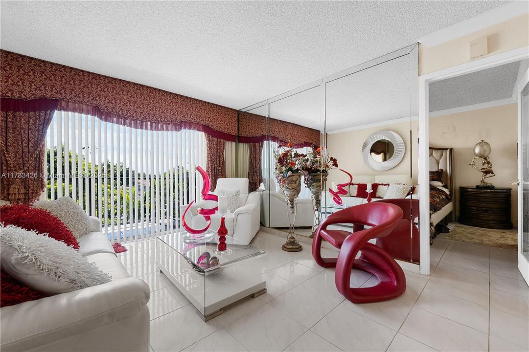 Vendido Recientemente: $215,000 (1 camas, 1 baños, 762 Pies cuadrados)