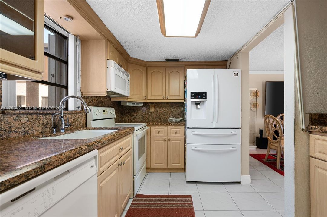 Vendido Recientemente: $215,000 (1 camas, 1 baños, 762 Pies cuadrados)