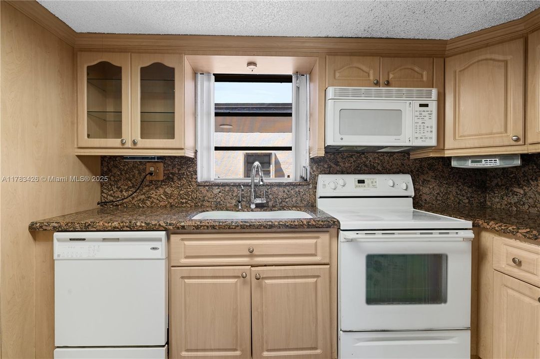 Vendido Recientemente: $215,000 (1 camas, 1 baños, 762 Pies cuadrados)