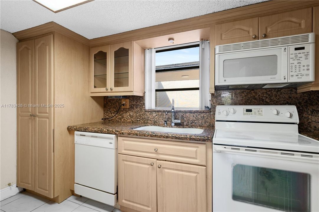 Vendido Recientemente: $215,000 (1 camas, 1 baños, 762 Pies cuadrados)