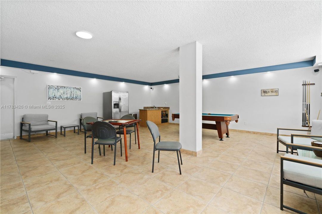 Vendido Recientemente: $215,000 (1 camas, 1 baños, 762 Pies cuadrados)