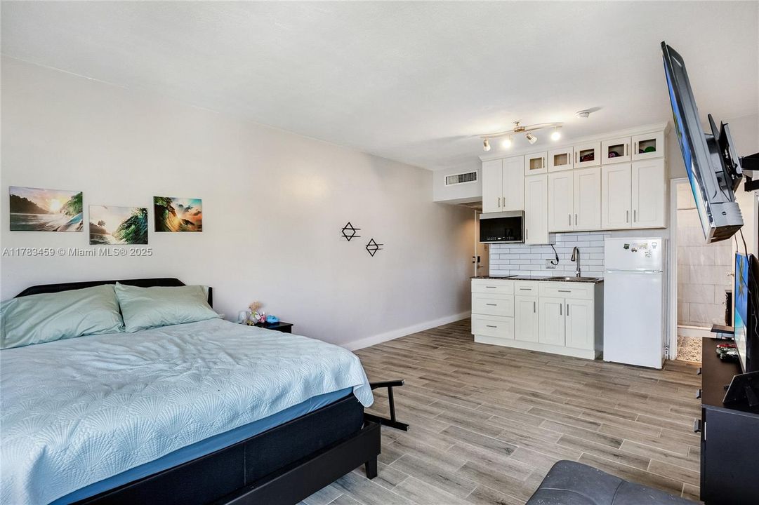 En Venta: $355,000 (0 camas, 1 baños, 400 Pies cuadrados)