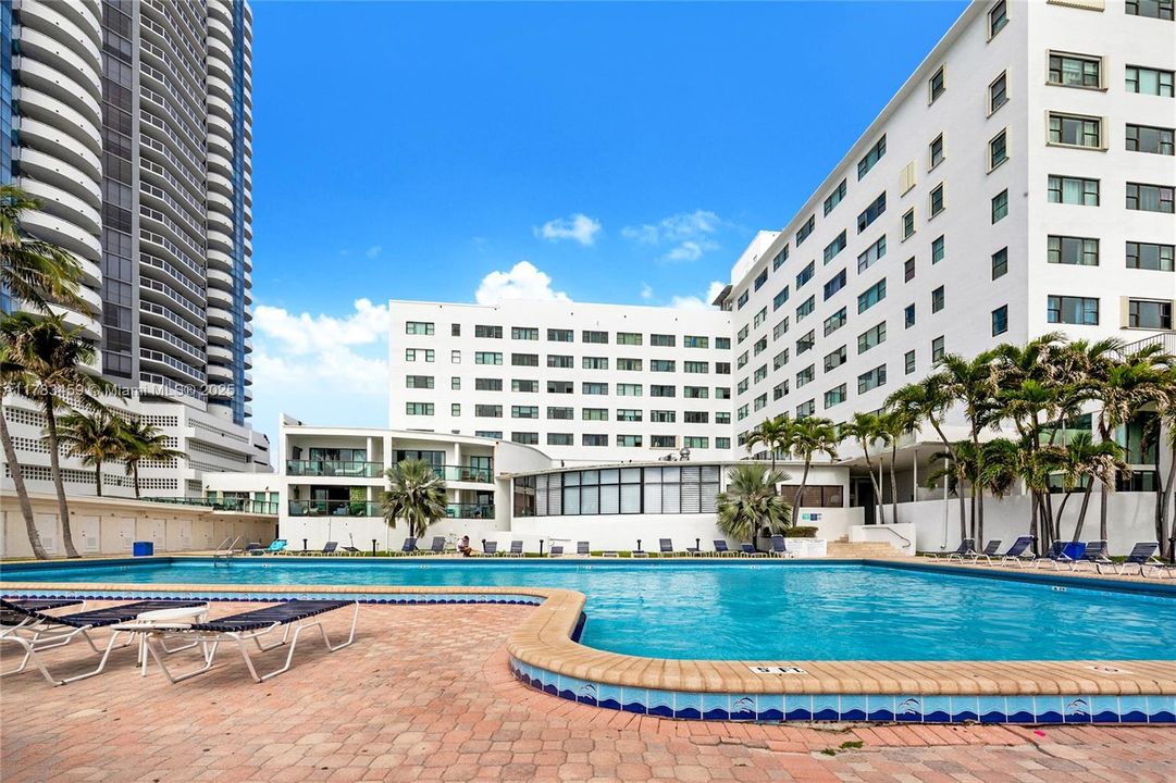 En Venta: $355,000 (0 camas, 1 baños, 400 Pies cuadrados)