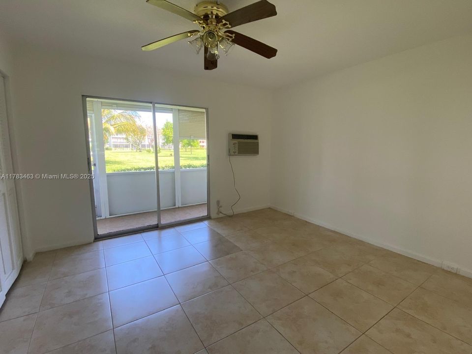 最近租的: $1,375 (1 贝兹, 1 浴室, 600 平方英尺)