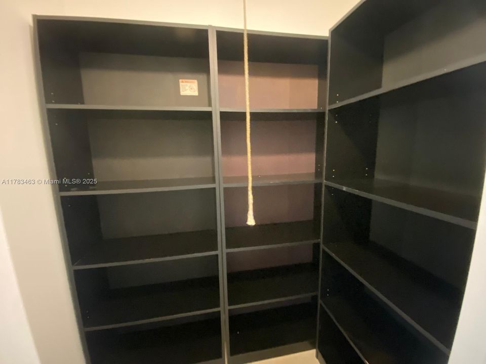 最近租的: $1,375 (1 贝兹, 1 浴室, 600 平方英尺)