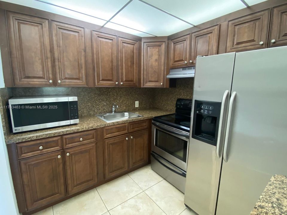 最近租的: $1,375 (1 贝兹, 1 浴室, 600 平方英尺)