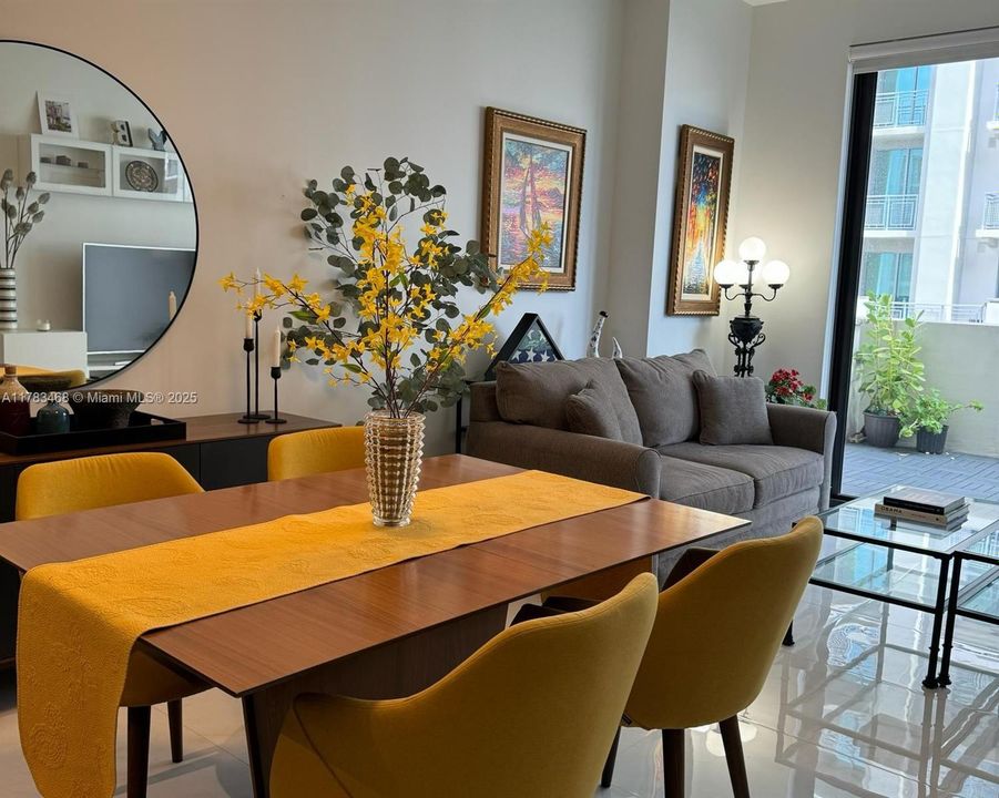 Vendido Recientemente: $589,900 (1 camas, 1 baños, 766 Pies cuadrados)