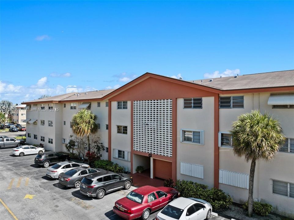 For Sale: $129,000 (2 beds, 1 baths, 880 Square Feet)