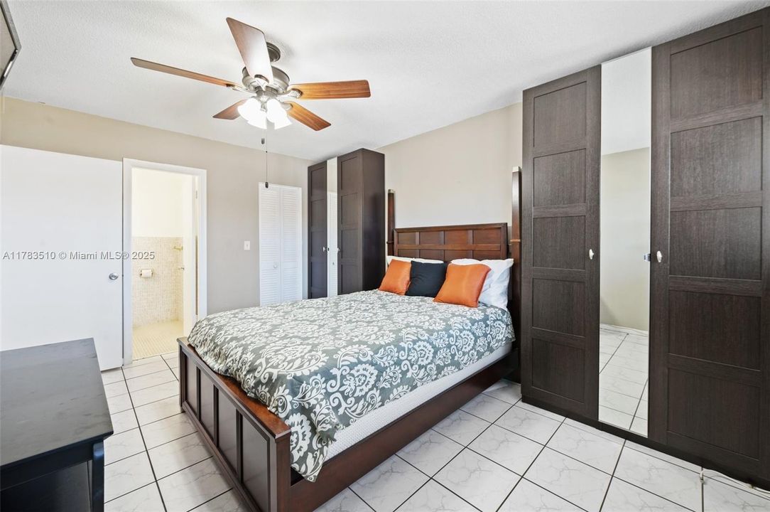 For Sale: $129,000 (2 beds, 1 baths, 880 Square Feet)